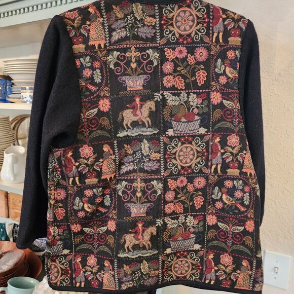 Vitabella Norway Folk Art Tapestry Jacket Storybook Medieval Scene Buttons Small - Picture 2 of 9